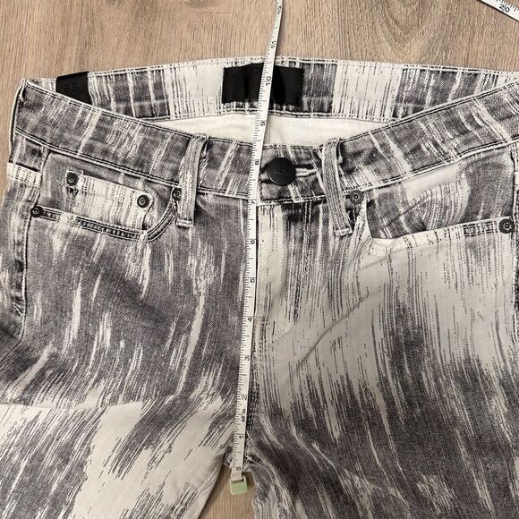 VINCE Dylan Coated beat down brushstroke print gray and white skinny jeans. - Picture 12 of 13